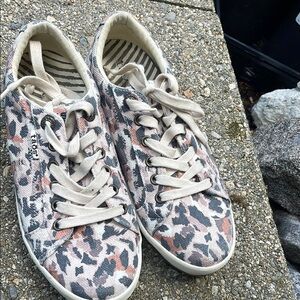 Taos Star Sneaker Sunset Safari Size 8